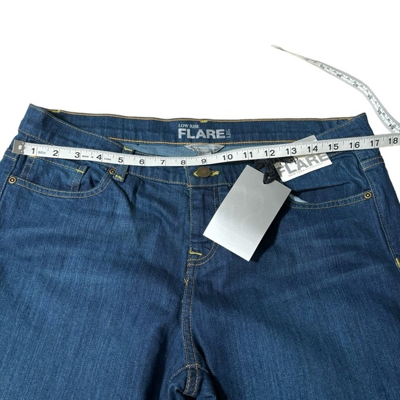 New York & Company The Crop Flare Leg Jean Low Rise Stretch Women's Size 12 - Picture 9 of 12